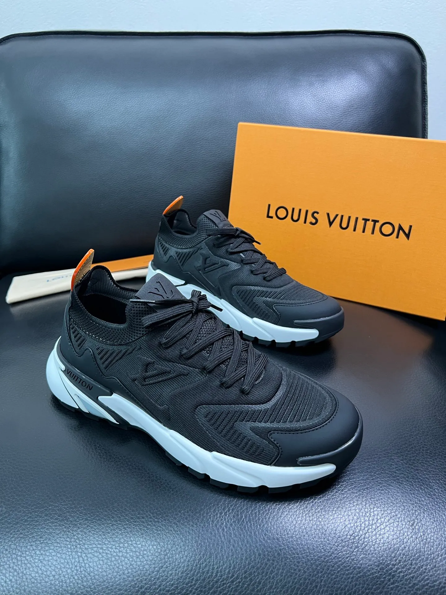 Men's shoes 💰660 Lv top purchasing Louis Vuitton Leather Shoes Counter Synchronization, imported fly woven fabrics from Italy, imported water-dyed cowhide lining, soles: original soles specially provided by the original factory, original factory follow-up orders, high quality, welcome to compare, code number 39-44 (custom-made 45) 85887
